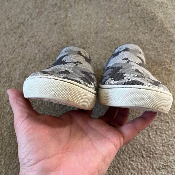 Girls Rothy’s Gray Camo Slip On Shoes size 4 - Picture 6 of 10
